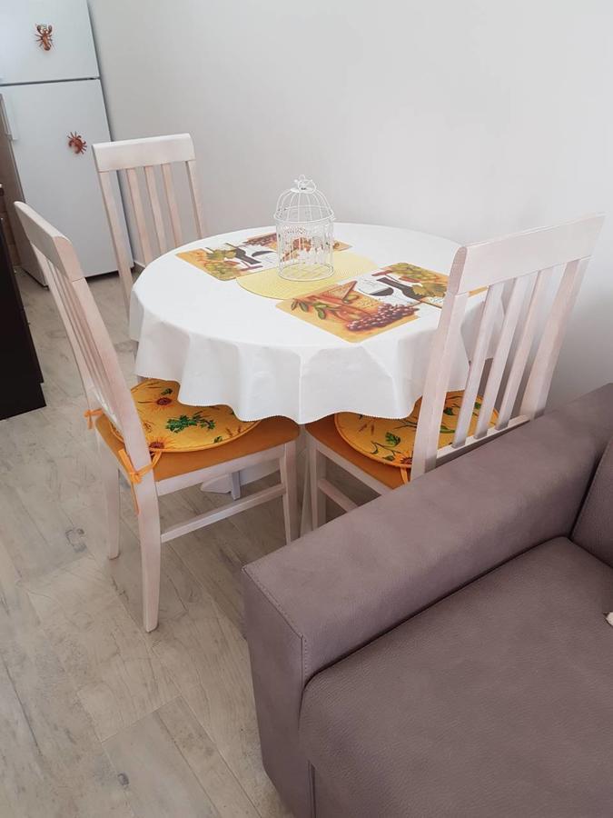 Studio Tivat Luaran gambar